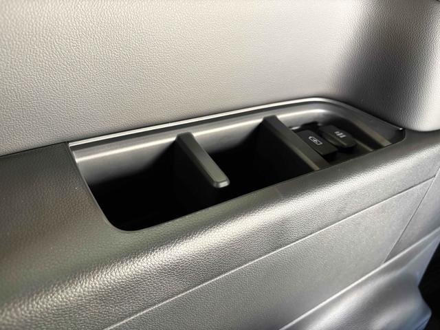 ステップワゴン スパーダ バックカメラ クリアランスソナー オートクルーズコントロール レーンアシスト 両側電動スライドドア オートライト 電動リアゲート スマートキー 電動格納ミラー シートヒーター 3列シート(28枚目)