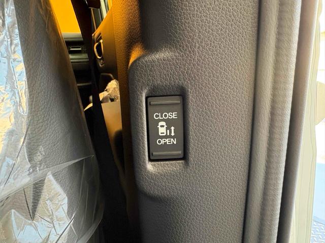 ステップワゴン スパーダ バックカメラ クリアランスソナー オートクルーズコントロール レーンアシスト 両側電動スライドドア オートライト 電動リアゲート スマートキー 電動格納ミラー シートヒーター 3列シート(43枚目)