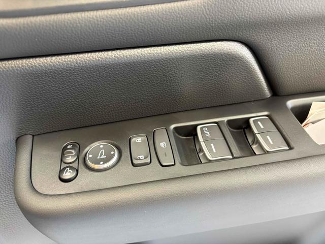 ステップワゴン スパーダ バックカメラ クリアランスソナー オートクルーズコントロール レーンアシスト 両側電動スライドドア オートライト 電動リアゲート スマートキー 電動格納ミラー シートヒーター 3列シート(48枚目)