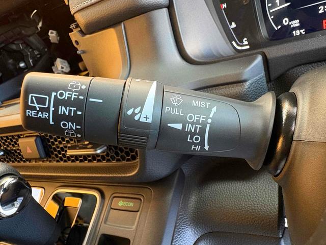 ステップワゴン スパーダ バックカメラ クリアランスソナー オートクルーズコントロール レーンアシスト 両側電動スライドドア オートライト 電動リアゲート スマートキー 電動格納ミラー シートヒーター 3列シート(59枚目)