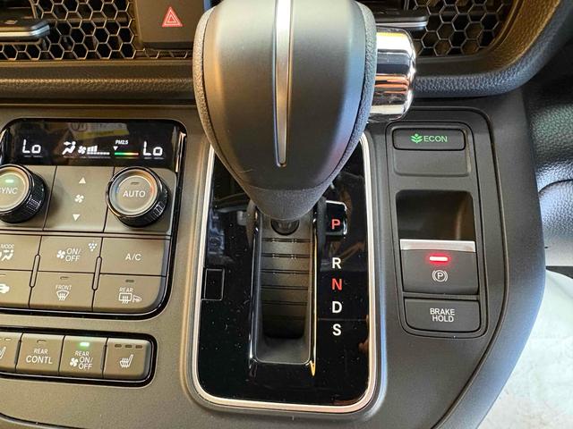 ステップワゴン スパーダ バックカメラ クリアランスソナー オートクルーズコントロール レーンアシスト 両側電動スライドドア オートライト 電動リアゲート スマートキー 電動格納ミラー シートヒーター 3列シート(66枚目)