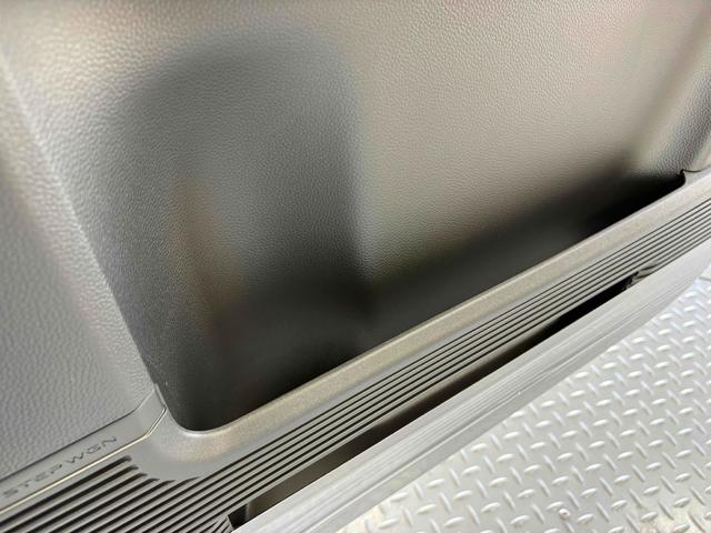 ステップワゴン スパーダ バックカメラ クリアランスソナー オートクルーズコントロール レーンアシスト 両側電動スライドドア オートライト 電動リアゲート スマートキー 電動格納ミラー シートヒーター 3列シート(74枚目)