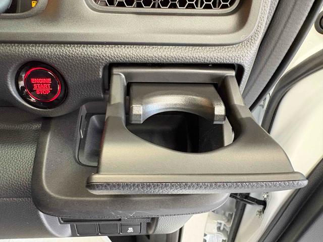 ステップワゴン スパーダ バックカメラ クリアランスソナー オートクルーズコントロール レーンアシスト 両側電動スライドドア オートライト 電動リアゲート スマートキー 電動格納ミラー シートヒーター 3列シート(75枚目)