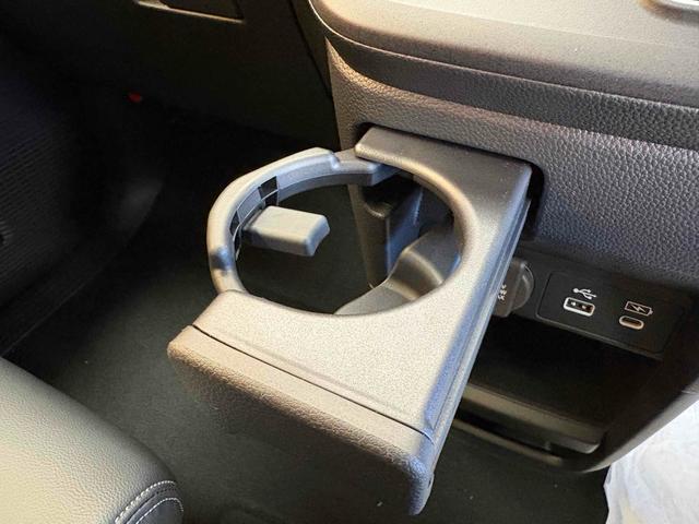 ステップワゴン スパーダ バックカメラ クリアランスソナー オートクルーズコントロール レーンアシスト 両側電動スライドドア オートライト 電動リアゲート スマートキー 電動格納ミラー シートヒーター 3列シート(77枚目)