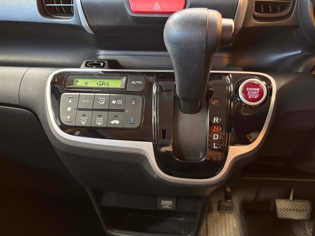 Ｎ－ＢＯＸ Ｇ　ＳＳパッケージ　安心パッケージ　社外ナビ　Ｂカメラ　両側自動ドア　スマートキー　プッシュスタート　アイドリングストップ　ステアリングスイッチ　ヘッドライトレベライザー　純正アルミホイール　オートエアコン（9枚目）