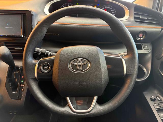 シエンタ X バックカメラ ナビ 両側スライド・片側電動 スマートキー アイドリングストップ 電動格納ミラー 3列シート ウォークスルー CVT 盗難防止システム 衝突安全ボディ ABS ESC(6枚目)