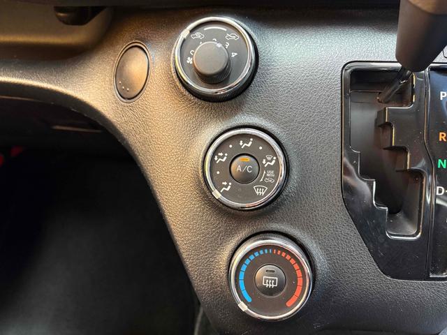 シエンタ X バックカメラ ナビ 両側スライド・片側電動 スマートキー アイドリングストップ 電動格納ミラー 3列シート ウォークスルー CVT 盗難防止システム 衝突安全ボディ ABS ESC(35枚目)