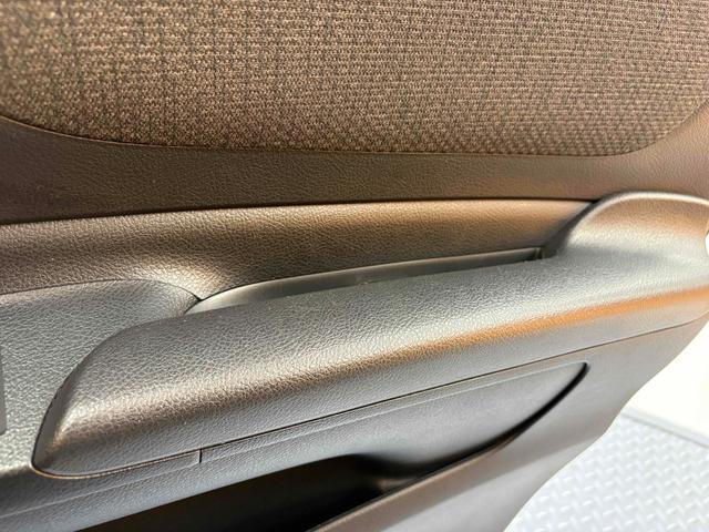 シエンタ X バックカメラ ナビ 両側スライド・片側電動 スマートキー アイドリングストップ 電動格納ミラー 3列シート ウォークスルー CVT 盗難防止システム 衝突安全ボディ ABS ESC(59枚目)