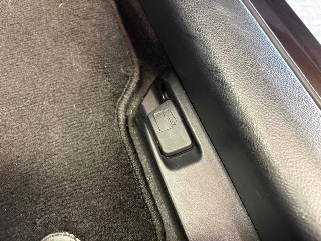 シエンタ X バックカメラ ナビ 両側スライド・片側電動 スマートキー アイドリングストップ 電動格納ミラー 3列シート ウォークスルー CVT 盗難防止システム 衝突安全ボディ ABS ESC(65枚目)