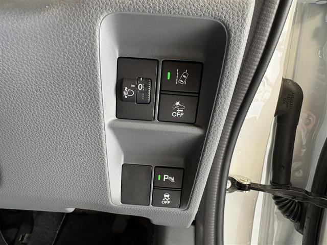 衝突被害軽減システム！衝突の可能性が高い場合、ブレーキの補助操作を行い、減速して衝突被害を軽減するシステムです。