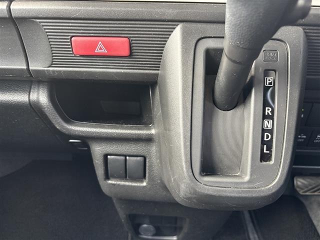 シフトレバー。ぜひ一度お客様の目で確認してください。