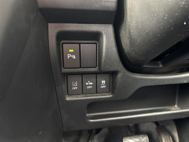 カメラが白線を検知して車線中央付近を走行するよう、車線維持を支援するレーンアシスト！