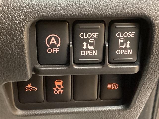 両側電動スライドドア！！荷物で手が塞がるなど簡単にドアの開閉が出来ます！何より力いらずで開閉ＯＫ！女性やお年寄りにも優しい。電動機能はＯＦＦにもできますから元気なお子様の駆け出しも安心！