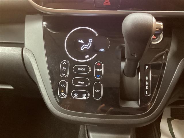 シフトレバー。ぜひ一度お客様の目で確認してください。