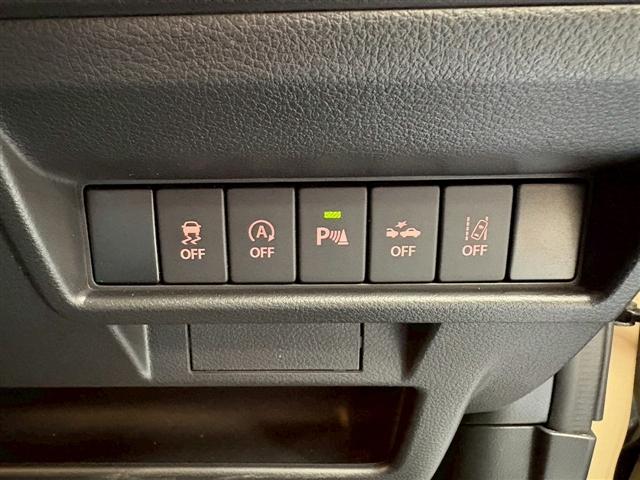 カメラが白線を検知して車線中央付近を走行するよう、車線維持を支援するレーンアシスト！