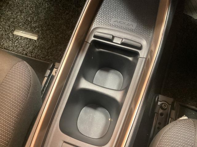 アクア Ｚ　ラフィネ　全周囲カメラ　クリアランスソナー　オートクルーズコントロール　レーンアシスト　パークアシスト　衝突被害軽減システム　アルミホイール　オートマチックハイビーム　オートライト　ＬＥＤヘッドランプ（34枚目）