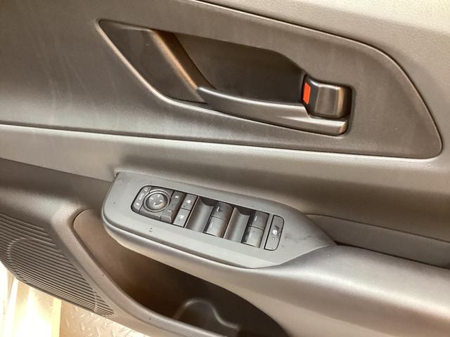 �p���[�E�B���h�E�̃X�C�b�`�ł���B�^�]�Ȃɋ��Ȃ��瑋���J���߂̃R���g���[���ł��܂���B