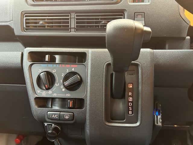 ダイハツ ハイゼットカーゴ 13枚目