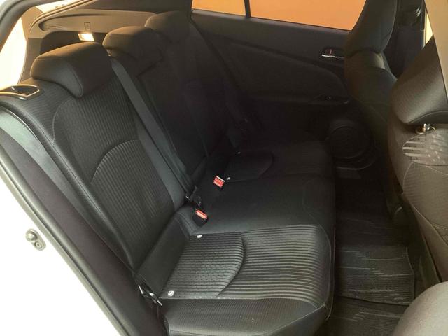 プリウス Ｓセーフティプラス　４ＷＤ　ＥＴＣ　クリアランスソナー　レーンアシスト　オートクルーズコントロール　パークアシスト　衝突被害軽減システム　ナビ　ＴＶ　アルミホイール　オートマチックハイビーム　オートライト（32枚目）