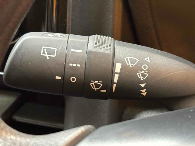 シエンタ ハイブリッドG 純正ディスプレイオーディオ コネクテッドナビ 全周囲カメラ ETC2.0 クリアランスソナー クルーズコントロール 衝突被害軽減システム 両側電動スライドドア オートハイビーム LEDヘッドランプ(29枚目)