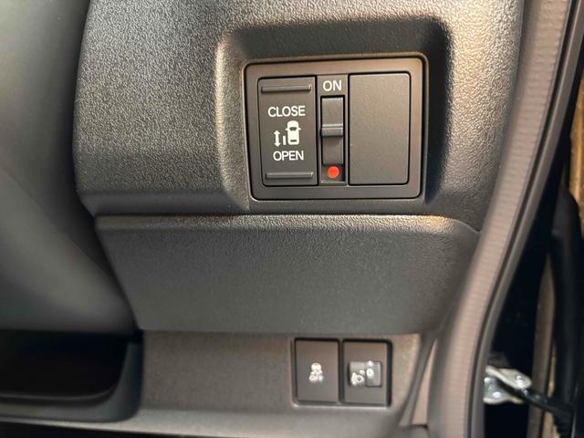 Ｎ－ＢＯＸカスタム ベースグレード　バックカメラ　両側スライド・片側電動　クリアランスソナー　オートクルーズコントロール　レーンアシスト　オートライト　スマートキー　アイドリングストップ　電動格納ミラー　シートヒーター　ＣＶＴ　ＥＳＣ（12枚目）