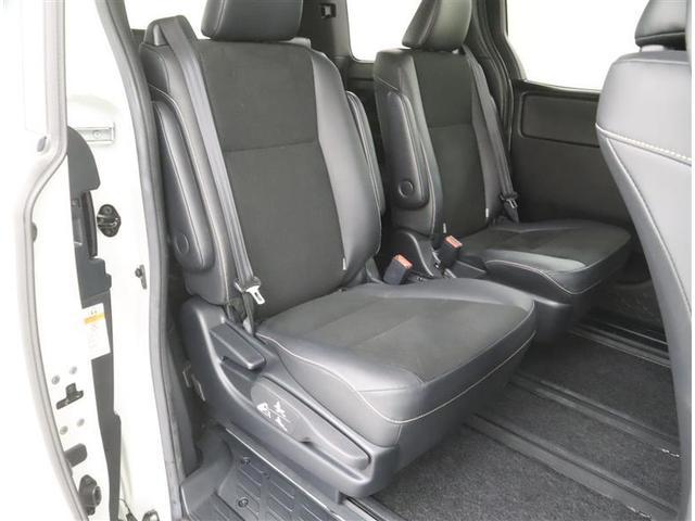 ノア ハイブリッドＳｉ　ダブルバイビー　フルセグ　メモリーナビ　ＤＶＤ再生　ミュージックプレイヤー接続可　後席モニター　バックカメラ　衝突被害軽減システム　ＥＴＣ　両側電動スライド　ＬＥＤヘッドランプ　乗車定員７人　３列シート　フルエアロ（11枚目）