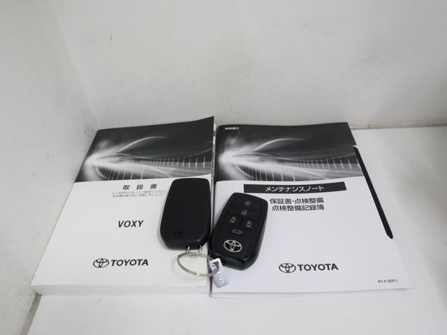ヴォクシー ハイブリッドＳ－Ｚ　衝突軽減ブレーキ　１０インチディスプレーオーディオ　全周囲モニター　後席モニター　ワンオーナー車　アルミホイール　ＬＥＤライト　ブラインドスポットモニター　ＥＴＣ２．０　パワーバックドア　フイルム施工（52枚目）