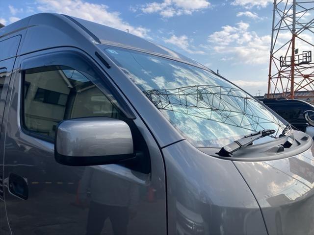 ＮＶ３５０キャラバンバン スーパーロングＤＸ　メモリーナビ　フルセグＴＶ　ＤＶＤ　ＥＴＣ　プライバシーガラス　イモビライザー　バイキセノンヘッドランプ＆オートレベライザー＋ＬＥＤポジション＋フロントフォグ　３人／６人乗　荷室平床　スペアタイヤ（80枚目）