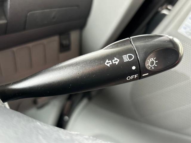 ムーヴ Ｘリミテッド　ＥＴＣ　ドラレコ前　アームレスト（28枚目）