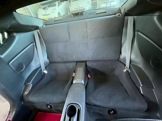 ８６ ＧＴ　１年保証付　６速ＭＴ　ＷＯＲＫエモーション１８アルミ　ＴＲＤエアロ　ＴＲＤマフラー　大型リアウィング　ナビ　フルセグＴＶ　Ｂｌｕｅｔｏｏｔｈ　スマートキー　ＥＴＣ（6枚目）