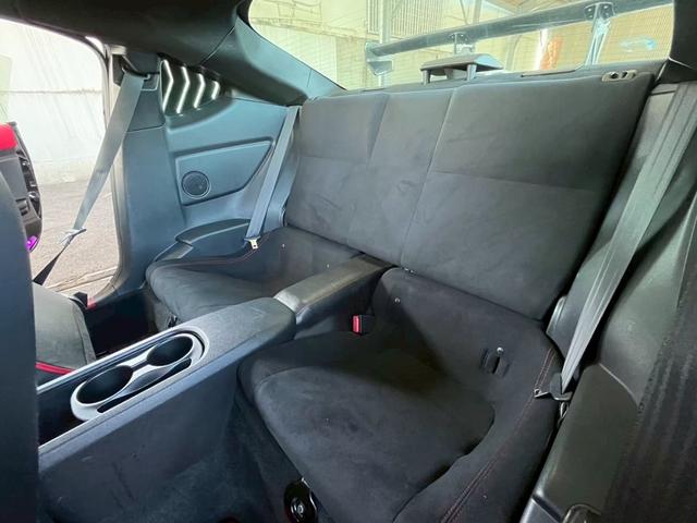 ８６ ＧＴ　１年保証付　６速ＭＴ　ＷＯＲＫエモーション１８アルミ　ＴＲＤエアロ　ＴＲＤマフラー　大型リアウィング　ナビ　フルセグＴＶ　Ｂｌｕｅｔｏｏｔｈ　スマートキー　ＥＴＣ（7枚目）