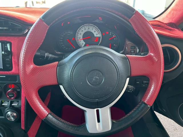 ８６ ＧＴ　１年保証付　６速ＭＴ　ＷＯＲＫエモーション１８アルミ　ＴＲＤエアロ　ＴＲＤマフラー　大型リアウィング　ナビ　フルセグＴＶ　Ｂｌｕｅｔｏｏｔｈ　スマートキー　ＥＴＣ（18枚目）
