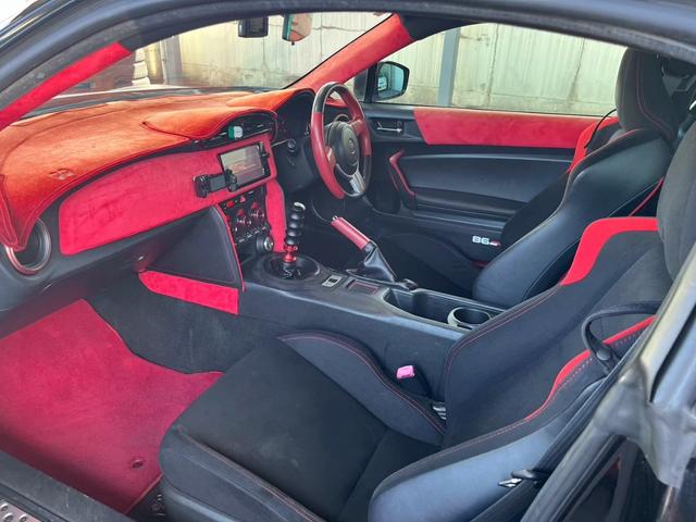 ８６ ＧＴ　１年保証付　６速ＭＴ　ＷＯＲＫエモーション１８アルミ　ＴＲＤエアロ　ＴＲＤマフラー　大型リアウィング　ナビ　フルセグＴＶ　Ｂｌｕｅｔｏｏｔｈ　スマートキー　ＥＴＣ（23枚目）