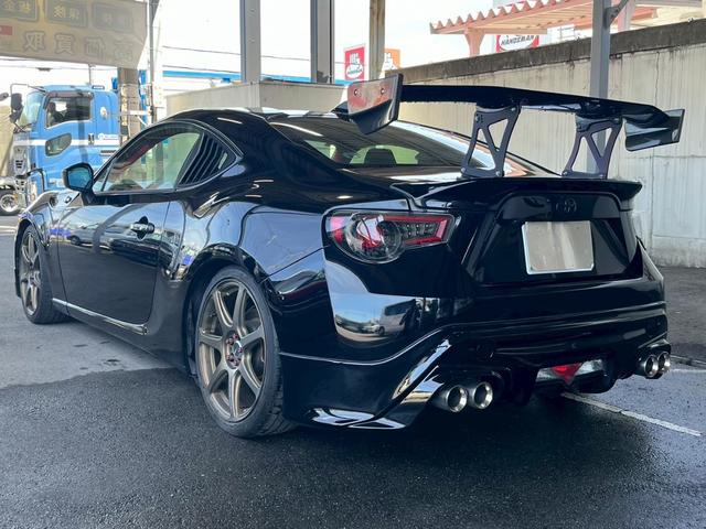８６ ＧＴ　１年保証付　６速ＭＴ　ＷＯＲＫエモーション１８アルミ　ＴＲＤエアロ　ＴＲＤマフラー　大型リアウィング　ナビ　フルセグＴＶ　Ｂｌｕｅｔｏｏｔｈ　スマートキー　ＥＴＣ（27枚目）