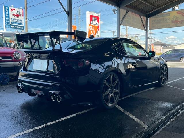 ８６ ＧＴ　１年保証付　６速ＭＴ　ＷＯＲＫエモーション１８アルミ　ＴＲＤエアロ　ＴＲＤマフラー　大型リアウィング　ナビ　フルセグＴＶ　Ｂｌｕｅｔｏｏｔｈ　スマートキー　ＥＴＣ（29枚目）