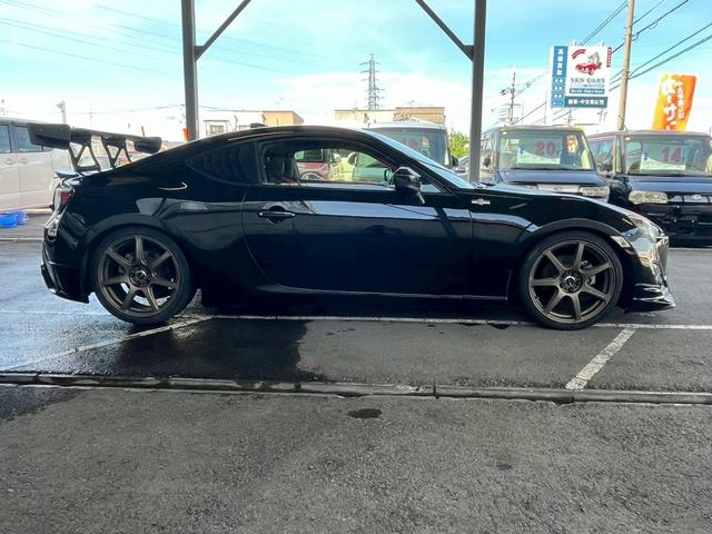 ８６ ＧＴ　１年保証付　６速ＭＴ　ＷＯＲＫエモーション１８アルミ　ＴＲＤエアロ　ＴＲＤマフラー　大型リアウィング　ナビ　フルセグＴＶ　Ｂｌｕｅｔｏｏｔｈ　スマートキー　ＥＴＣ（30枚目）