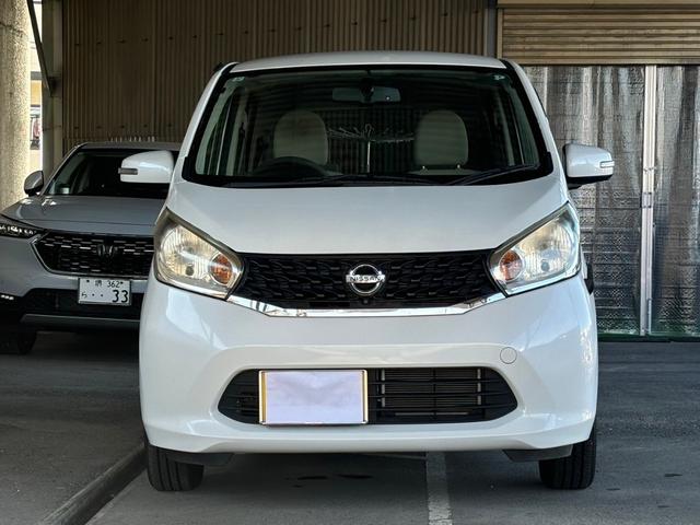 デイズ Ｘ　１年保証付　純正ナビ　ＴＶ　スマートキー　プッシュスタート　電動格納ミラー　ヘッドライトレベライザー　オートエアコン　ベンチシート（4枚目）