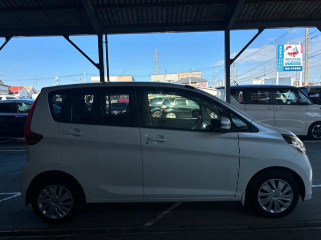 デイズ Ｘ　１年保証付　純正ナビ　ＴＶ　スマートキー　プッシュスタート　電動格納ミラー　ヘッドライトレベライザー　オートエアコン　ベンチシート（6枚目）