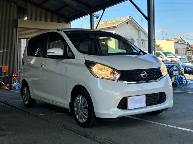 デイズ Ｘ　１年保証付　純正ナビ　ＴＶ　スマートキー　プッシュスタート　電動格納ミラー　ヘッドライトレベライザー　オートエアコン　ベンチシート（7枚目）