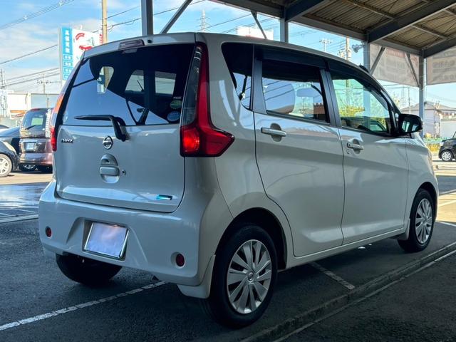 デイズ Ｘ　１年保証付　純正ナビ　ＴＶ　スマートキー　プッシュスタート　電動格納ミラー　ヘッドライトレベライザー　オートエアコン　ベンチシート（8枚目）