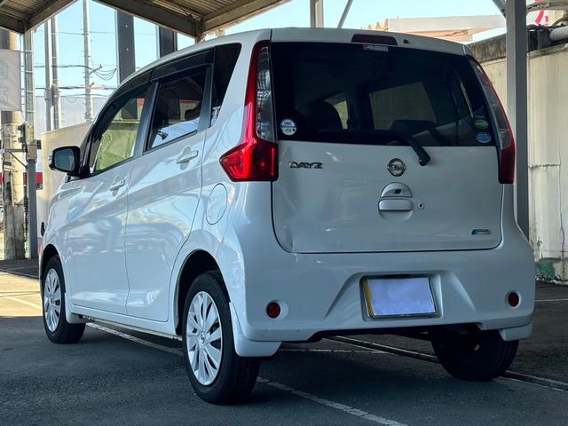 デイズ Ｘ　１年保証付　純正ナビ　ＴＶ　スマートキー　プッシュスタート　電動格納ミラー　ヘッドライトレベライザー　オートエアコン　ベンチシート（9枚目）