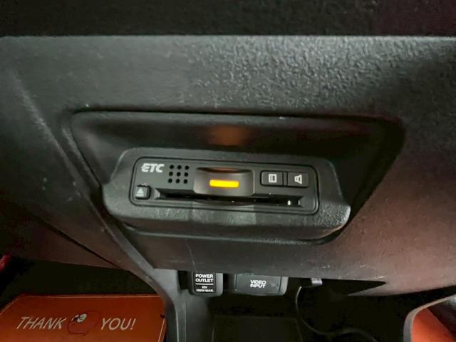 フリードハイブリッド ジャストセレクション　１年保証　両側電動スライドドア　ナビ　ＴＶ　バックモニター　ＥＴＣ　純正マット　スマートキー　クルーズコントロール（7枚目）