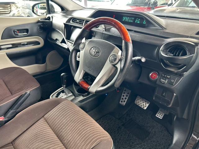 アクア Ｇ　１年保証　ＴＲＤ製フロントリアサイドシフトノブ／社外マフラー／ＷＯＲＫエモーション１７ＡＷ／社外キャリパー（8枚目）