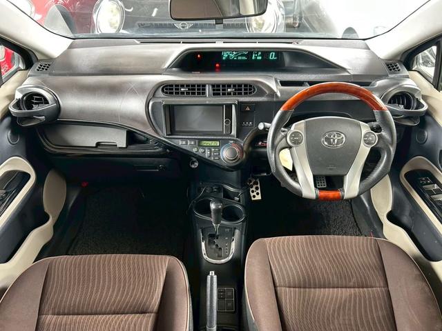 アクア Ｇ　１年保証　ＴＲＤ製フロントリアサイドシフトノブ／社外マフラー／ＷＯＲＫエモーション１７ＡＷ／社外キャリパー（18枚目）