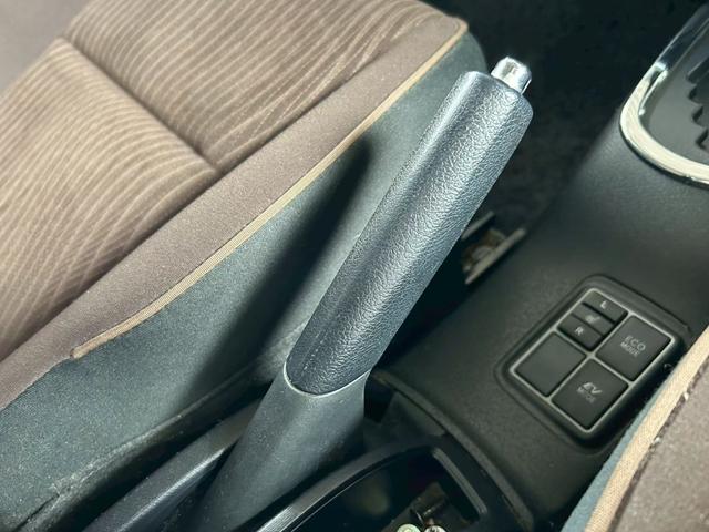 アクア Ｇ　１年保証　ＴＲＤ製フロントリアサイドシフトノブ／社外マフラー／ＷＯＲＫエモーション１７ＡＷ／社外キャリパー（30枚目）