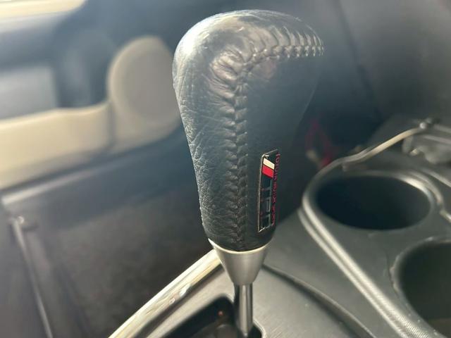 アクア Ｇ　１年保証　ＴＲＤ製フロントリアサイドシフトノブ／社外マフラー／ＷＯＲＫエモーション１７ＡＷ／社外キャリパー（32枚目）