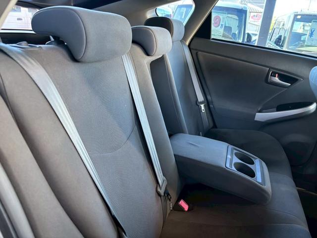 プリウス Ｓツーリングセレクション　１年保証付き　ナビ　ＴＶ　ＥＴＣ　スマートキー　オートライト　プッシュスタート　純正アルミホイール　電動格納ミラー　オートエアコン　パワーウインドウ（14枚目）