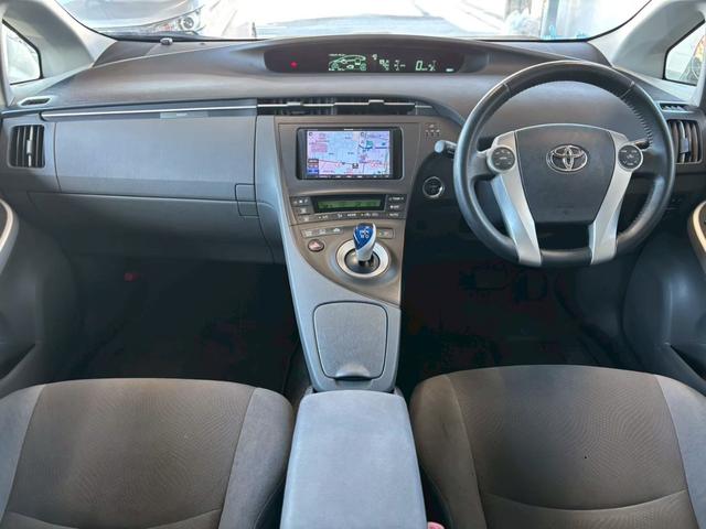 プリウス Ｓツーリングセレクション　１年保証付き　ナビ　ＴＶ　ＥＴＣ　スマートキー　オートライト　プッシュスタート　純正アルミホイール　電動格納ミラー　オートエアコン　パワーウインドウ（17枚目）