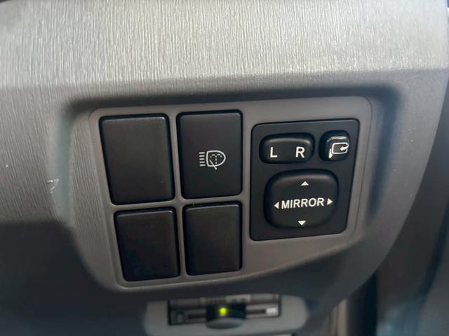 プリウス Ｓツーリングセレクション　１年保証付き　ナビ　ＴＶ　ＥＴＣ　スマートキー　オートライト　プッシュスタート　純正アルミホイール　電動格納ミラー　オートエアコン　パワーウインドウ（27枚目）