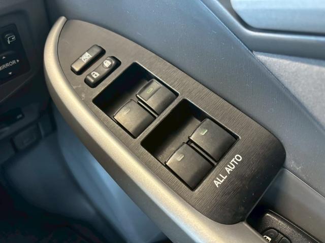 プリウス Ｓツーリングセレクション　１年保証付き　ナビ　ＴＶ　ＥＴＣ　スマートキー　オートライト　プッシュスタート　純正アルミホイール　電動格納ミラー　オートエアコン　パワーウインドウ（29枚目）